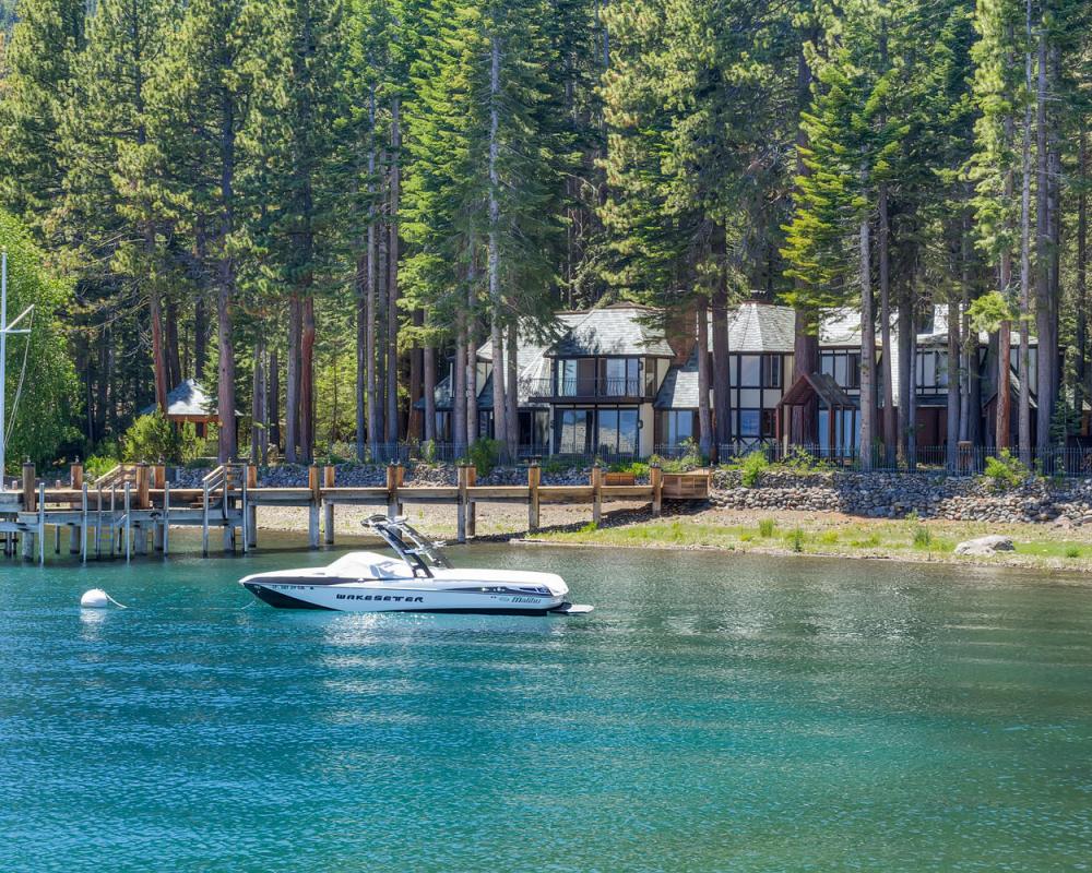 West Shore Manor | Lakefront 4250 West Lake Bouelvard ...