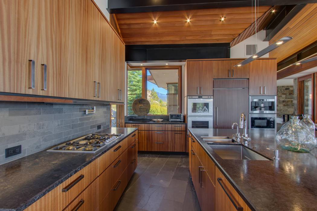 6229 North Lake Boulevard - Lake Tahoe real estate