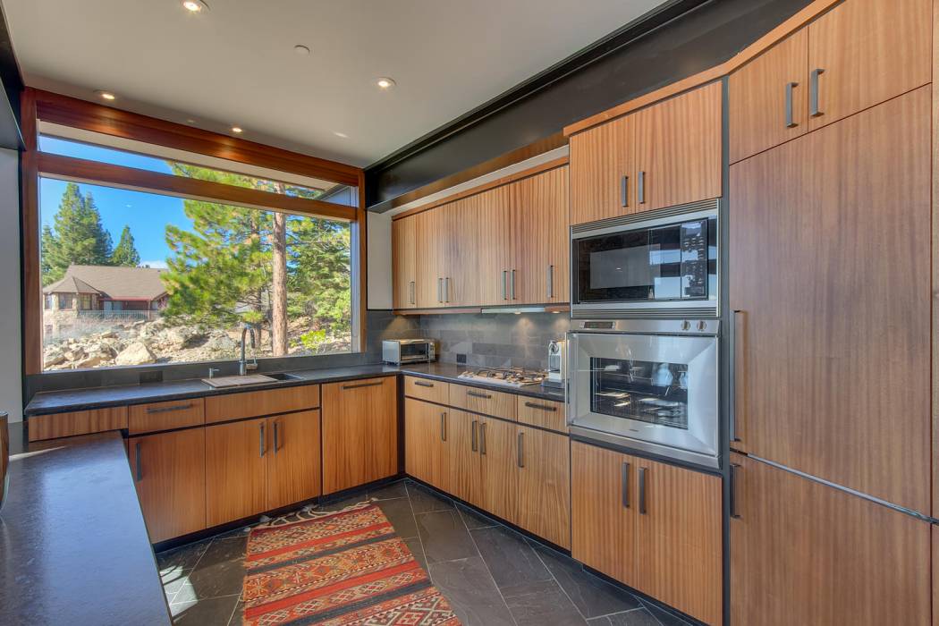 6229 North Lake Boulevard - Lake Tahoe real estate