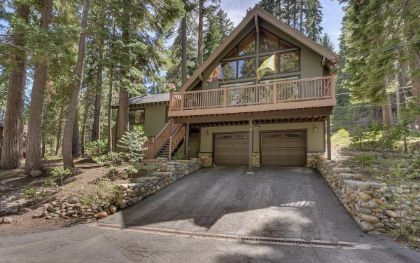 Exterior of 170 Simplon Pass Road